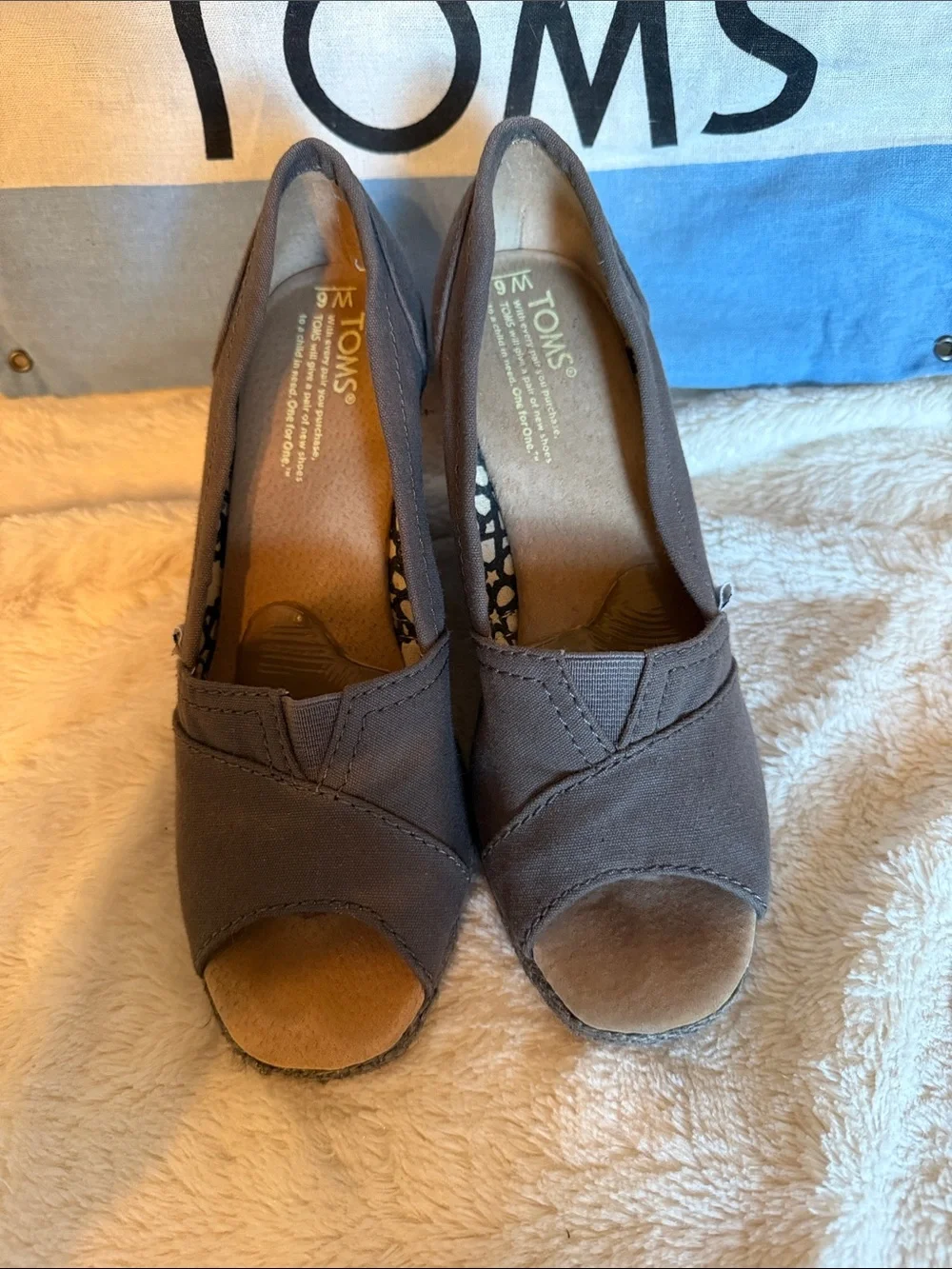 TOMS Calypso Charcoal Grey Canvas Peep Toe Wedge Heels Womens Size 6 Neutral